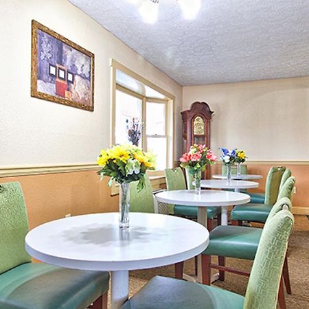 Super 8 By Wyndham Christiansburg Motel Bagian luar foto