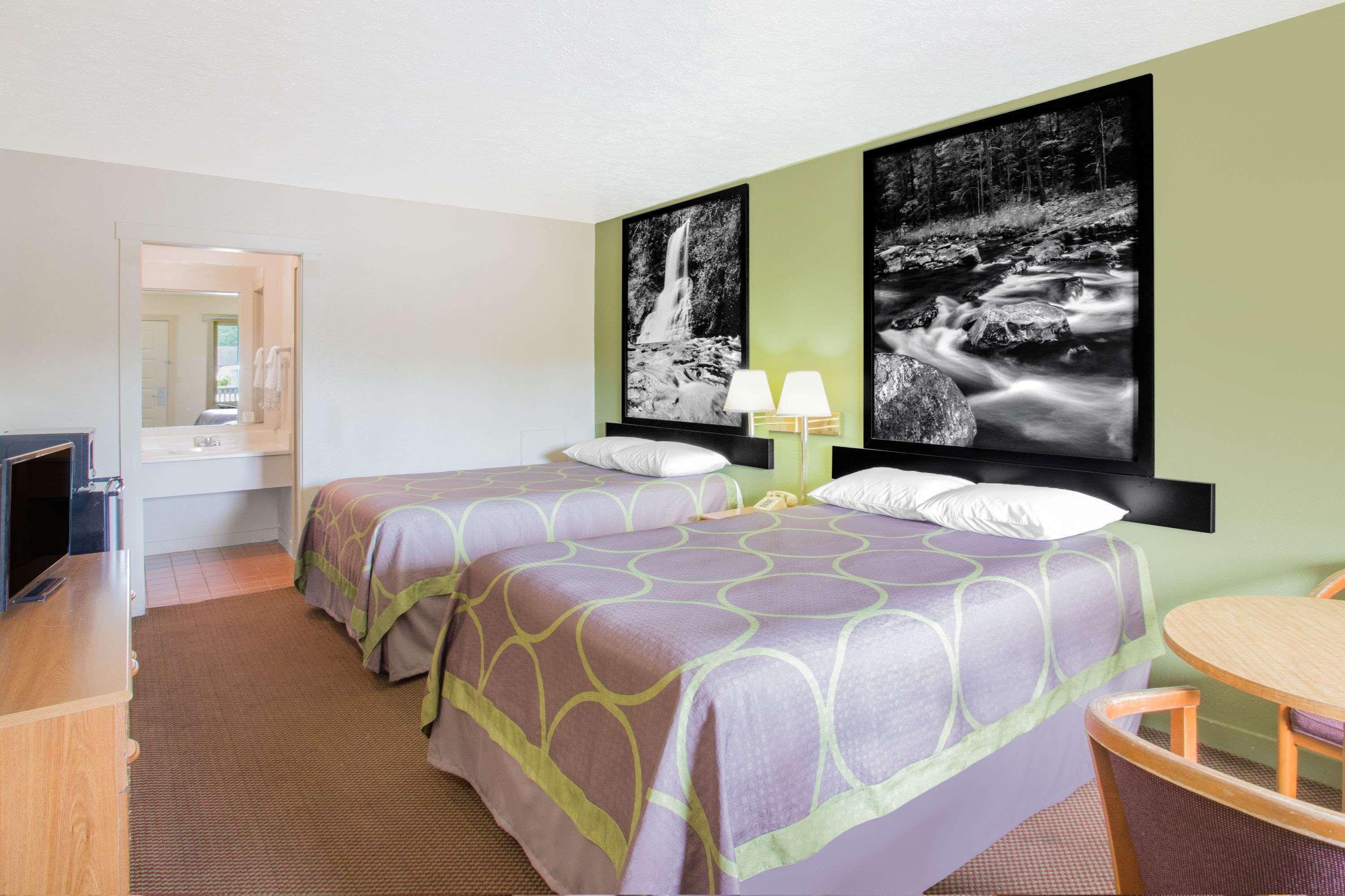Super 8 By Wyndham Christiansburg Motel Bagian luar foto