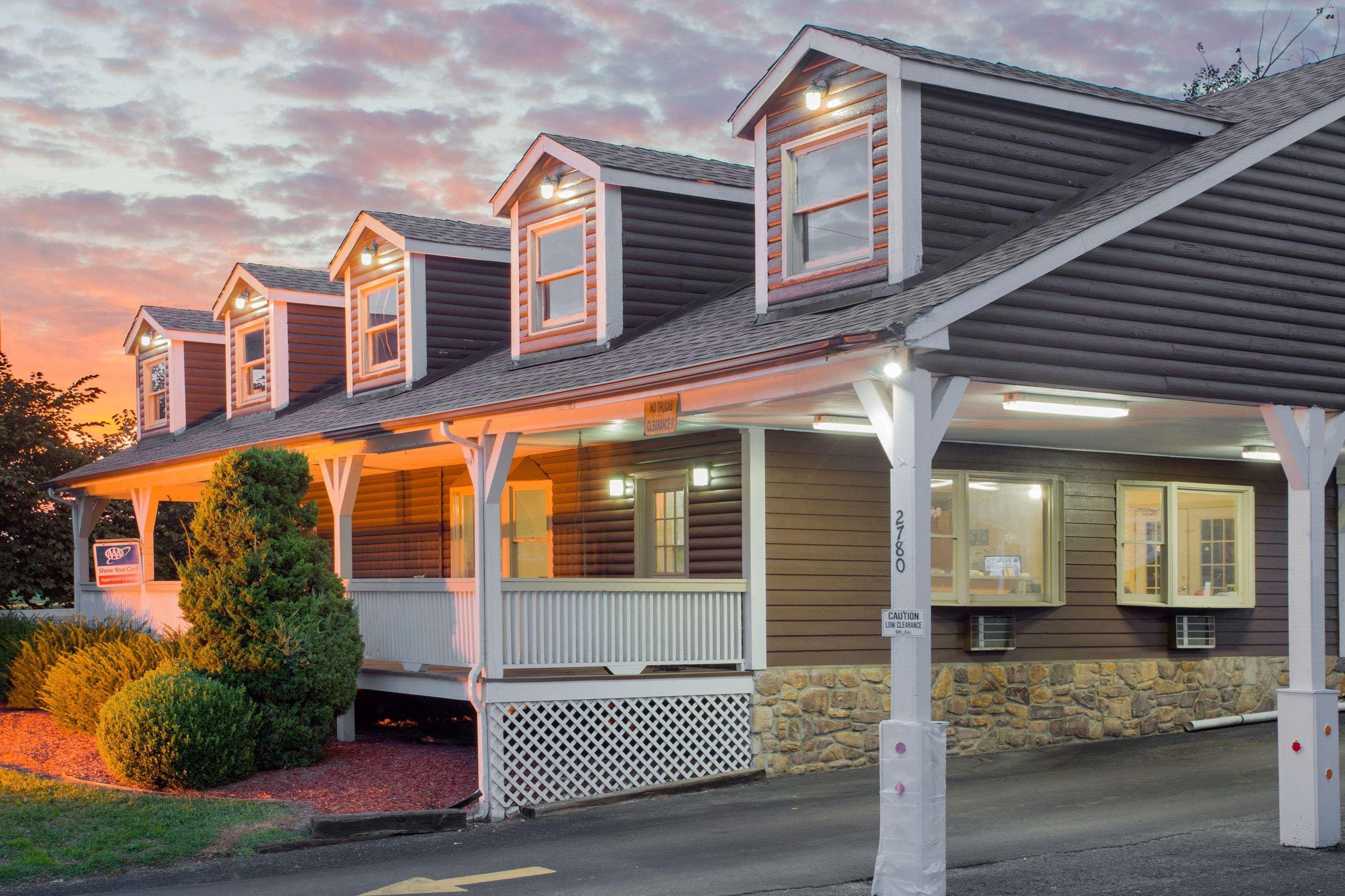 Super 8 By Wyndham Christiansburg Motel Bagian luar foto