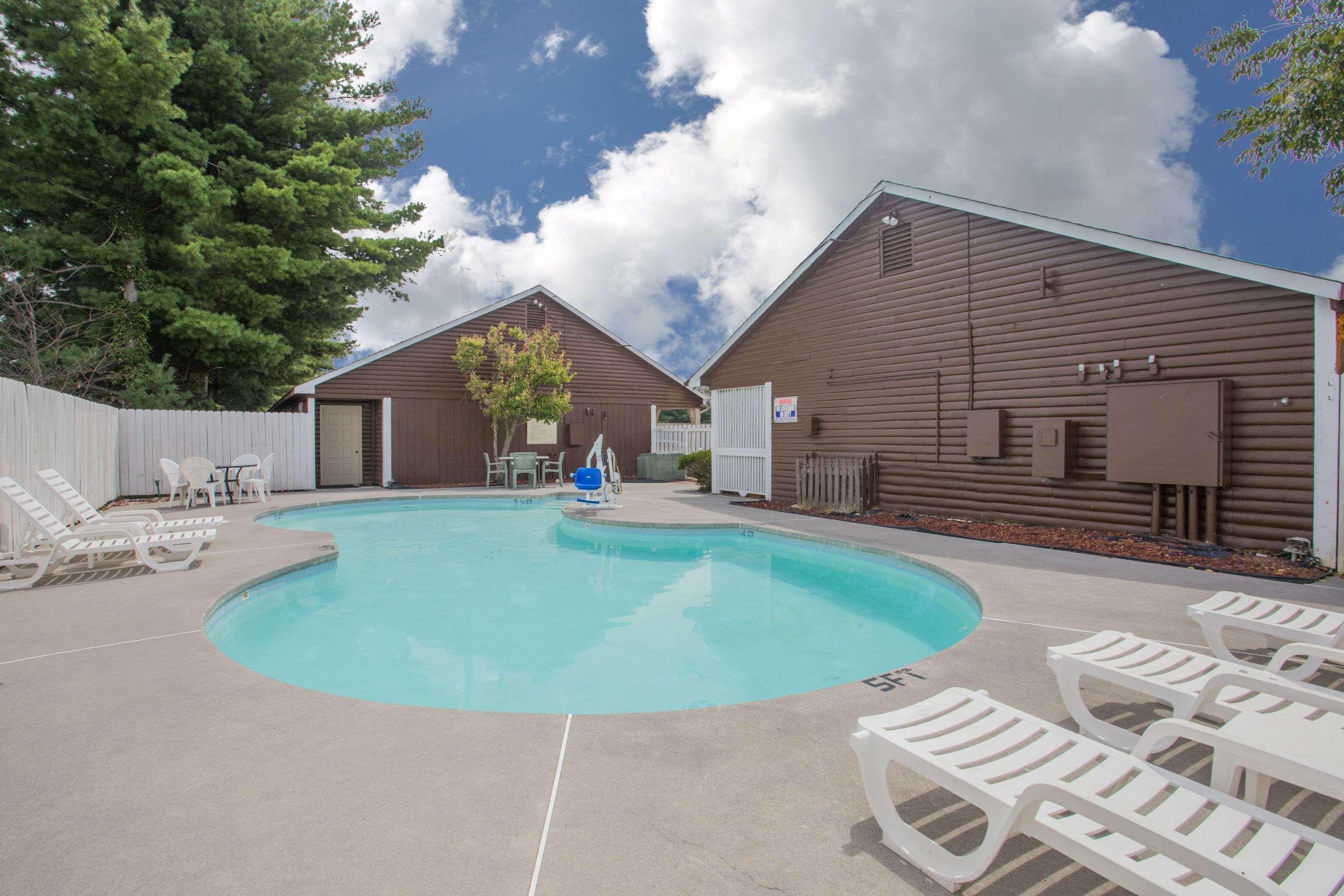 Super 8 By Wyndham Christiansburg Motel Bagian luar foto