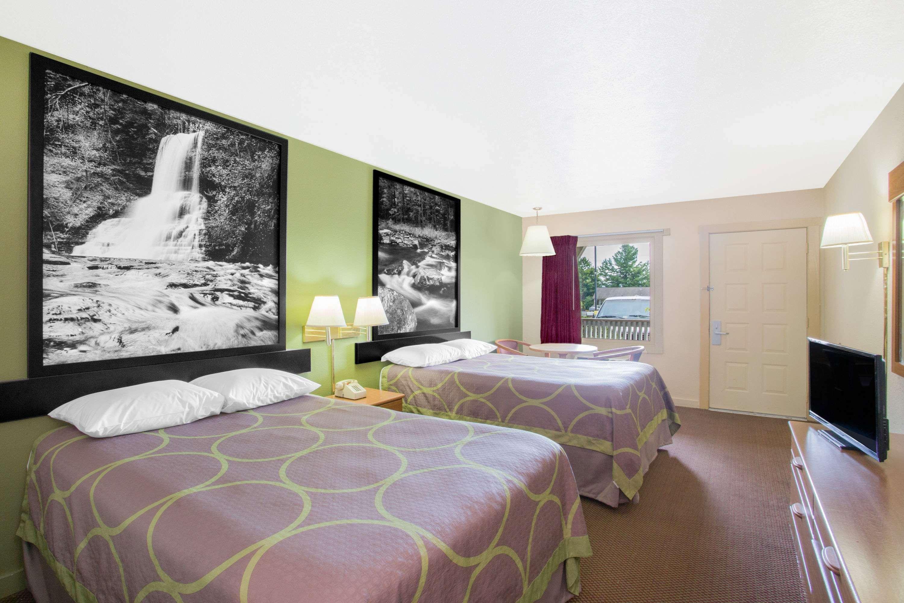 Super 8 By Wyndham Christiansburg Motel Bagian luar foto