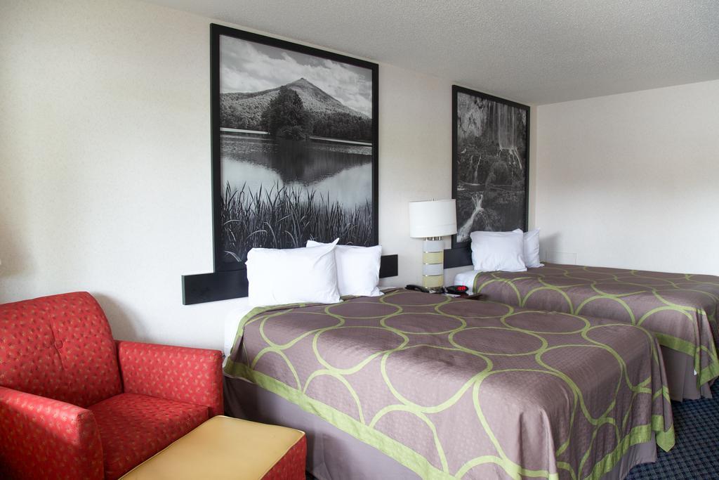Super 8 By Wyndham Christiansburg Motel Bagian luar foto