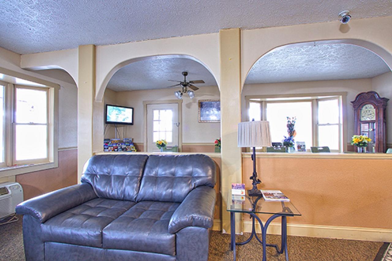 Super 8 By Wyndham Christiansburg Motel Bagian luar foto