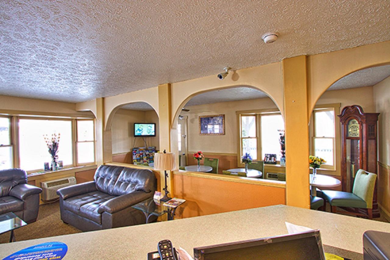 Super 8 By Wyndham Christiansburg Motel Bagian luar foto