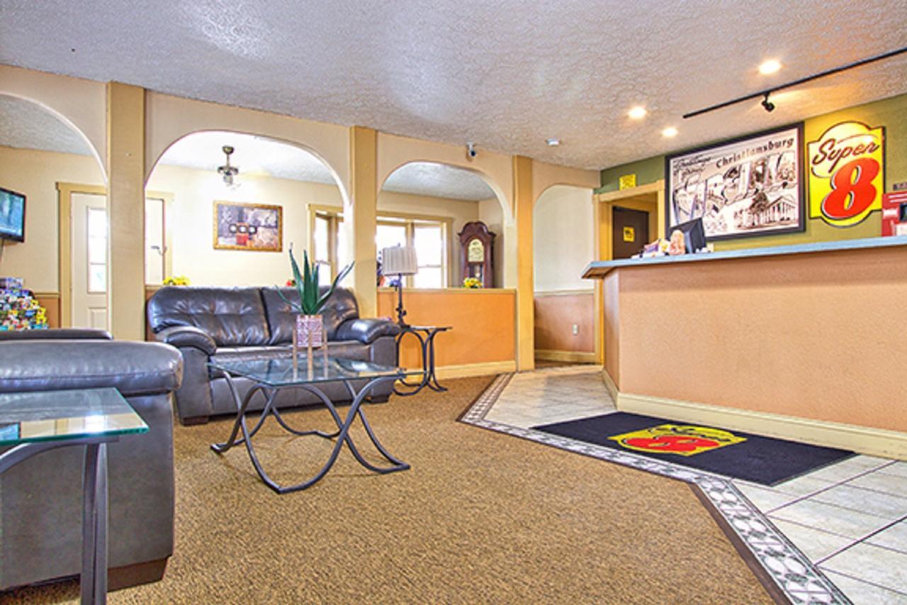 Super 8 By Wyndham Christiansburg Motel Bagian luar foto