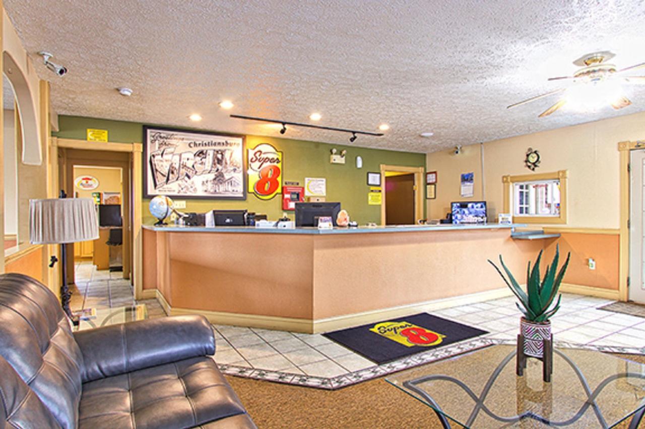 Super 8 By Wyndham Christiansburg Motel Bagian luar foto