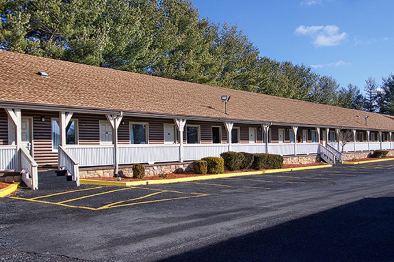 Super 8 By Wyndham Christiansburg Motel Bagian luar foto