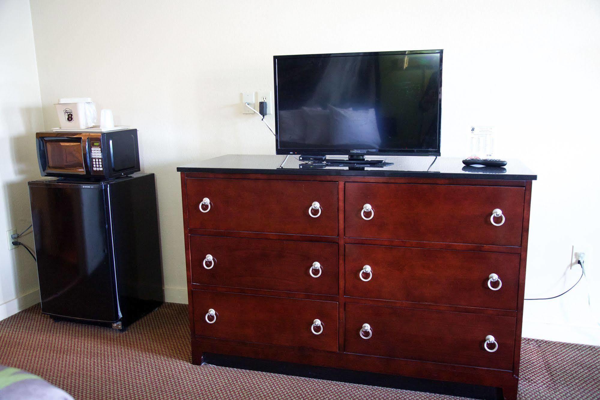 Super 8 By Wyndham Christiansburg Motel Bagian luar foto